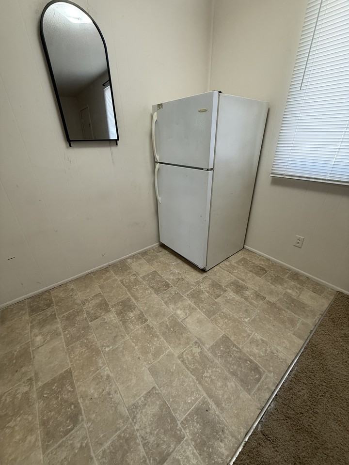 708 North Lincoln Street - Photo 4 of 12