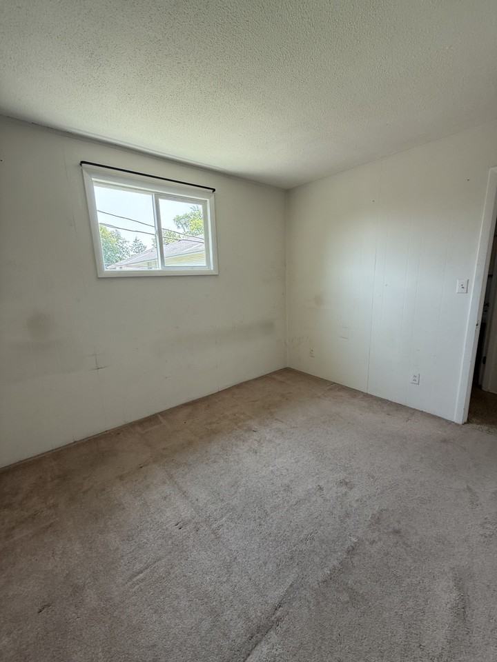 708 North Lincoln Street - Photo 7 of 12