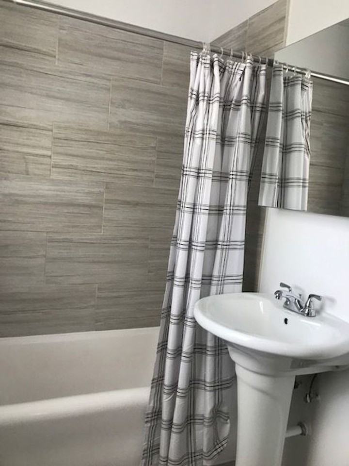 140 E Lake St #13B - Photo 6 of 7