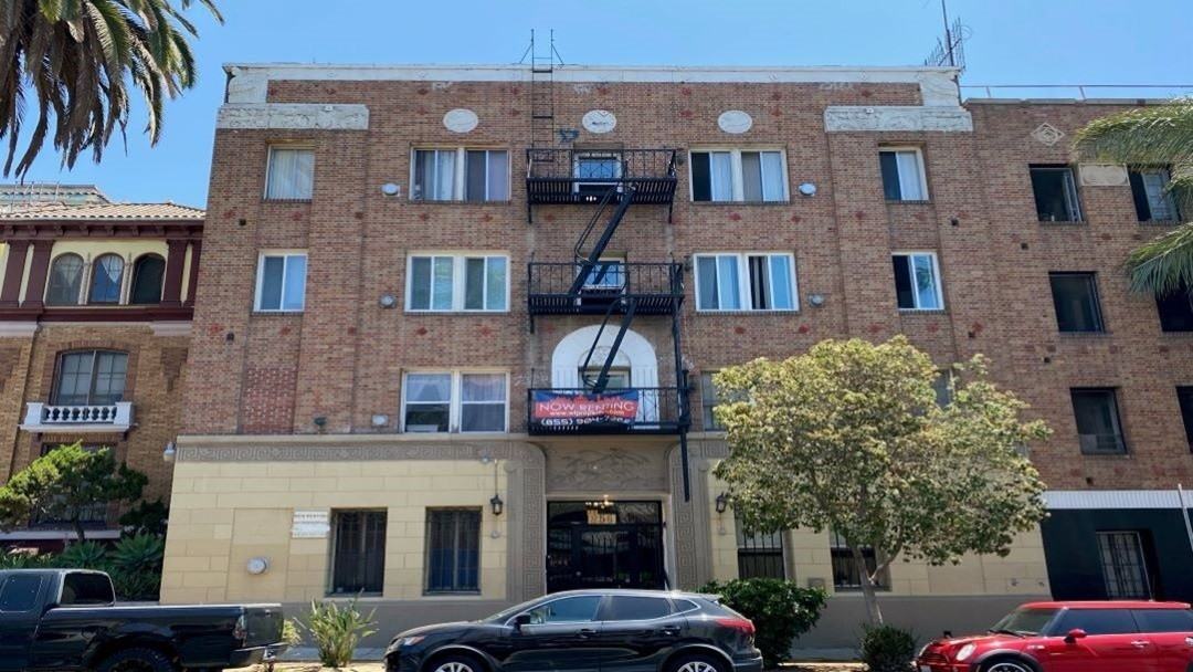 3170 - 856 S. Catalina St. - Photo 2 of 16