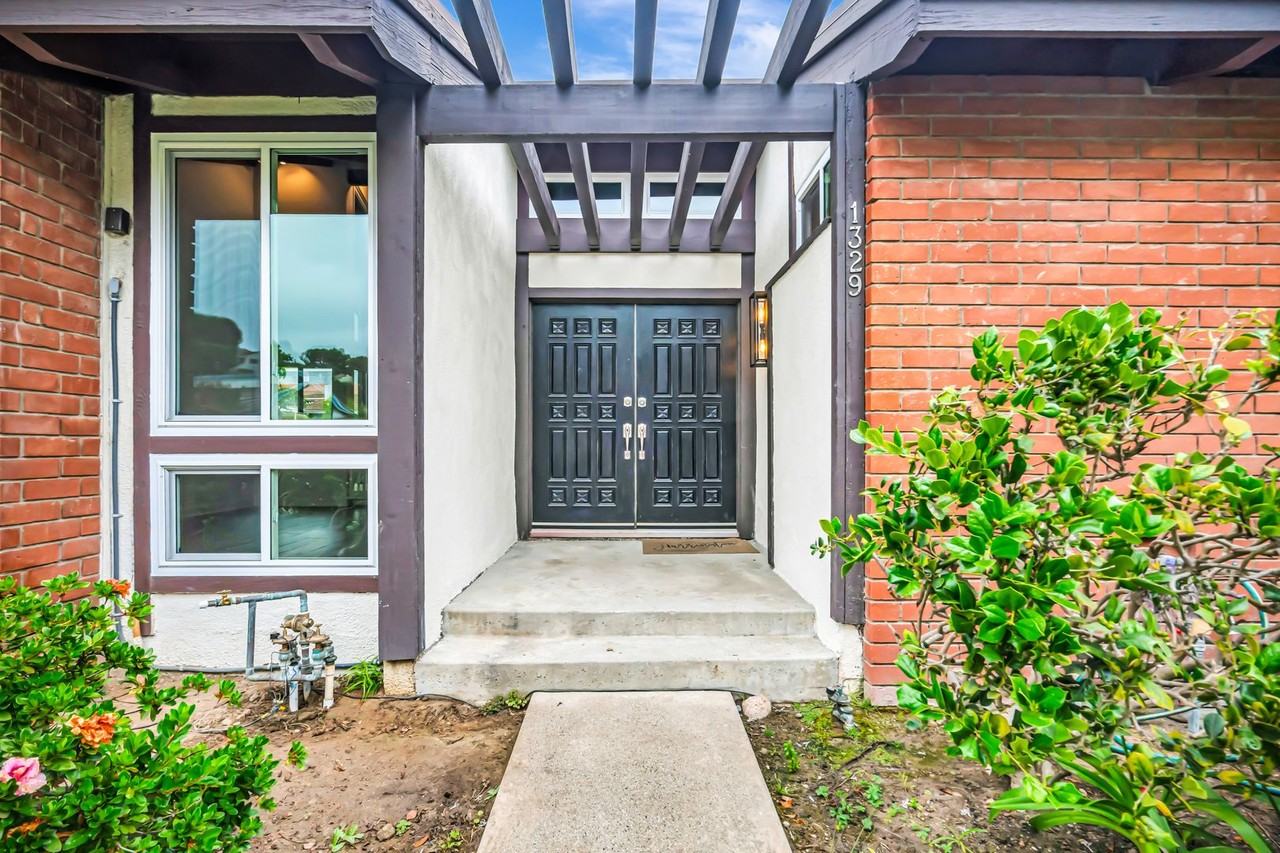 1329 Avenida De Cortez - Photo 3 of 35