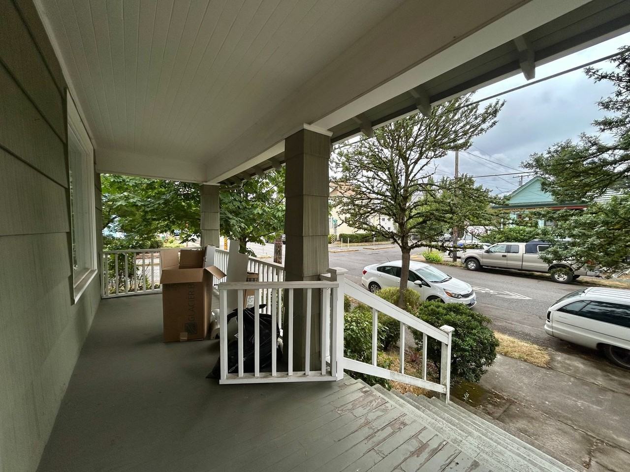 1635 Se Clinton St - Photo 2 of 47