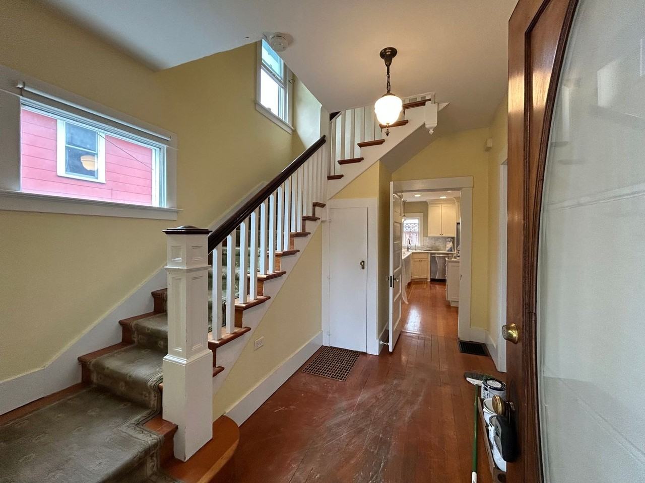 1635 Se Clinton St - Photo 3 of 47