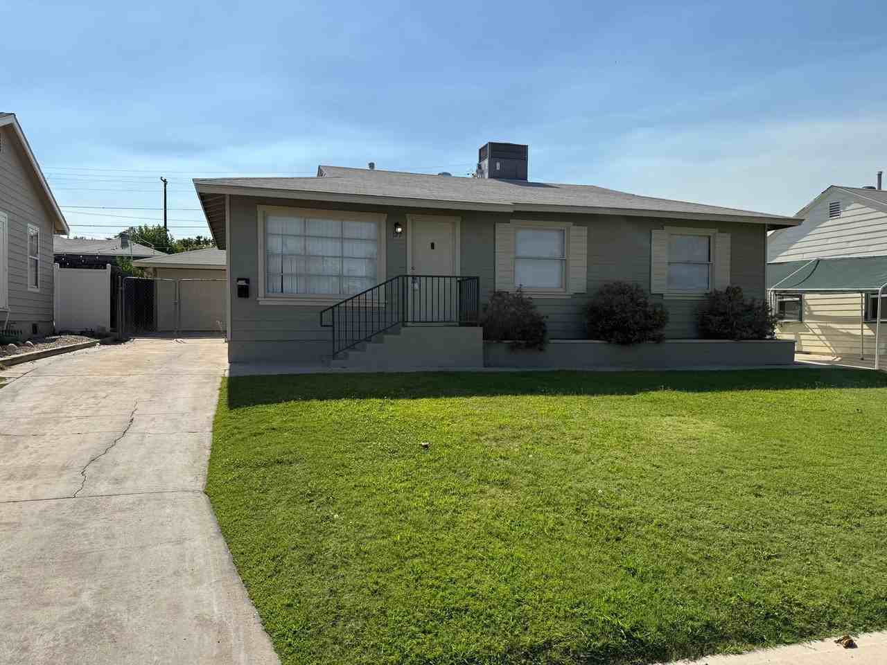 127 Franklin Ave - Photo 2 of 18