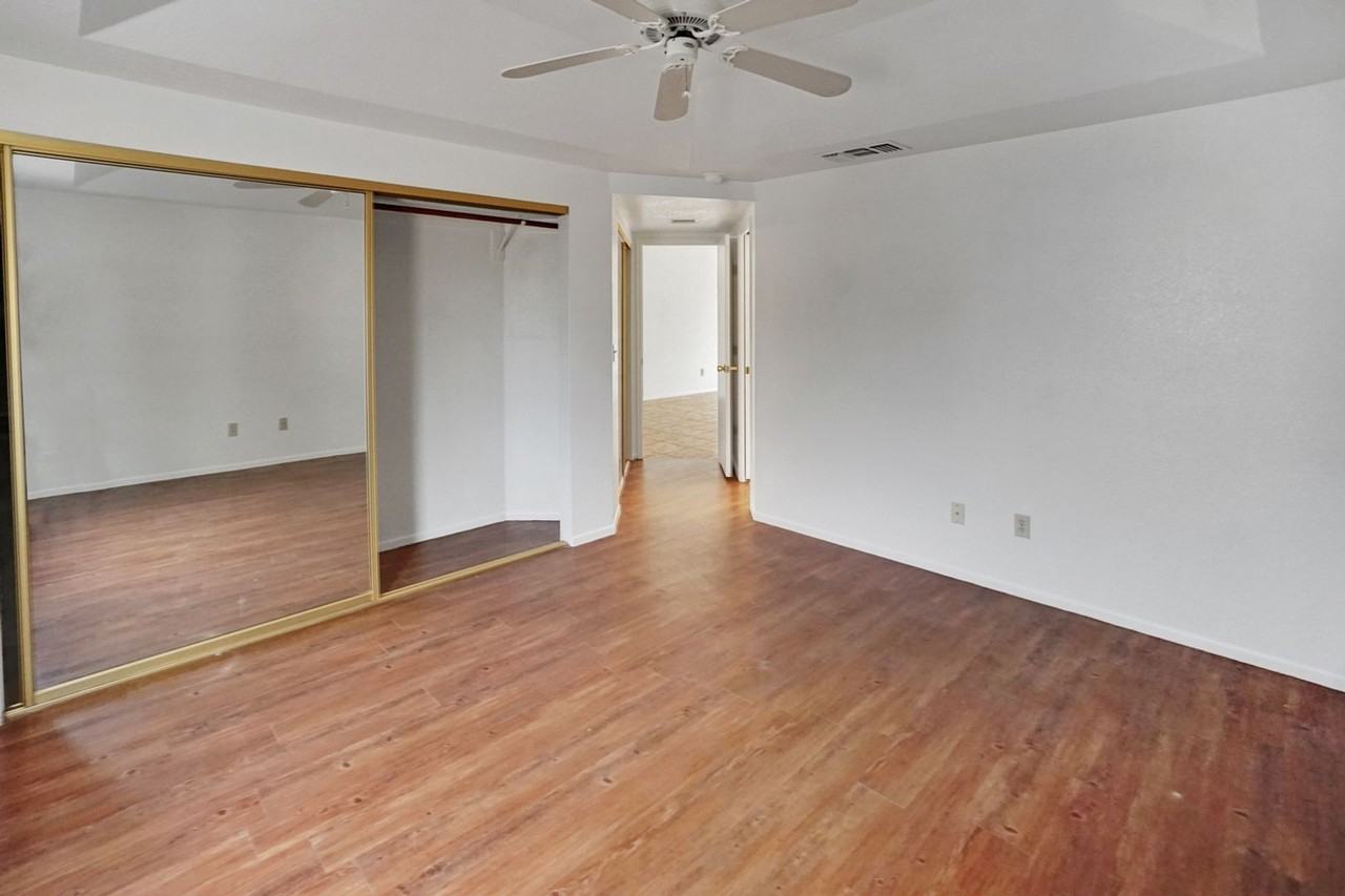 8650 N Chinaberry Way - Photo 6 of 23