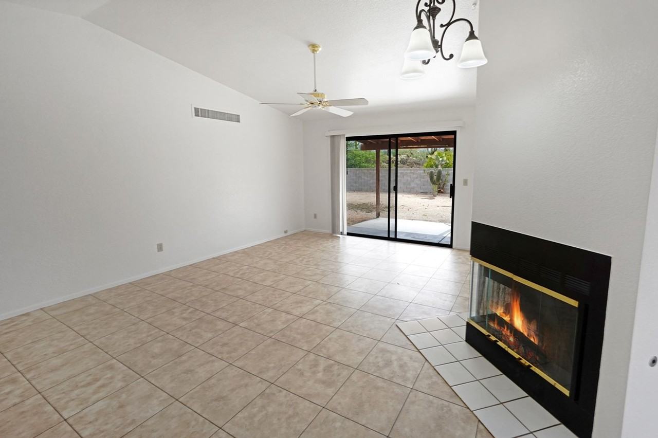 8650 N Chinaberry Way - Photo 7 of 23