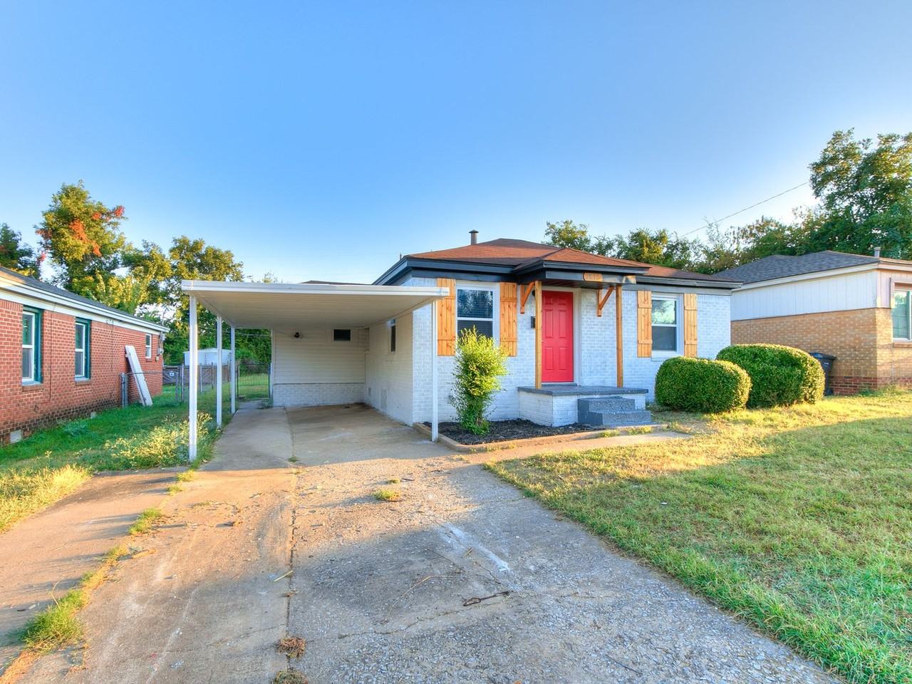 2817 Ne Success St - Photo 2 of 31