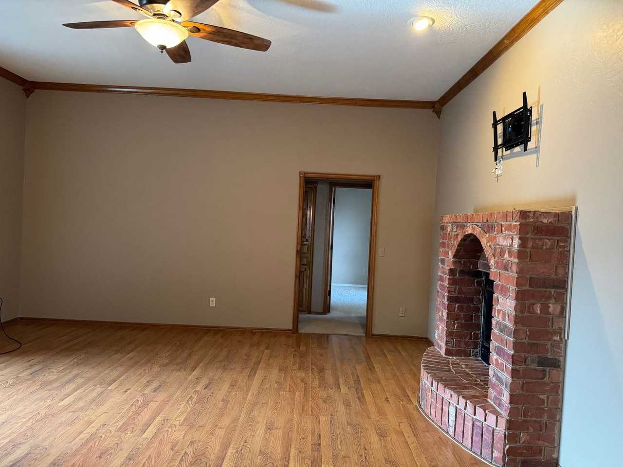 1506 Sw 69th St - Photo 7 of 31
