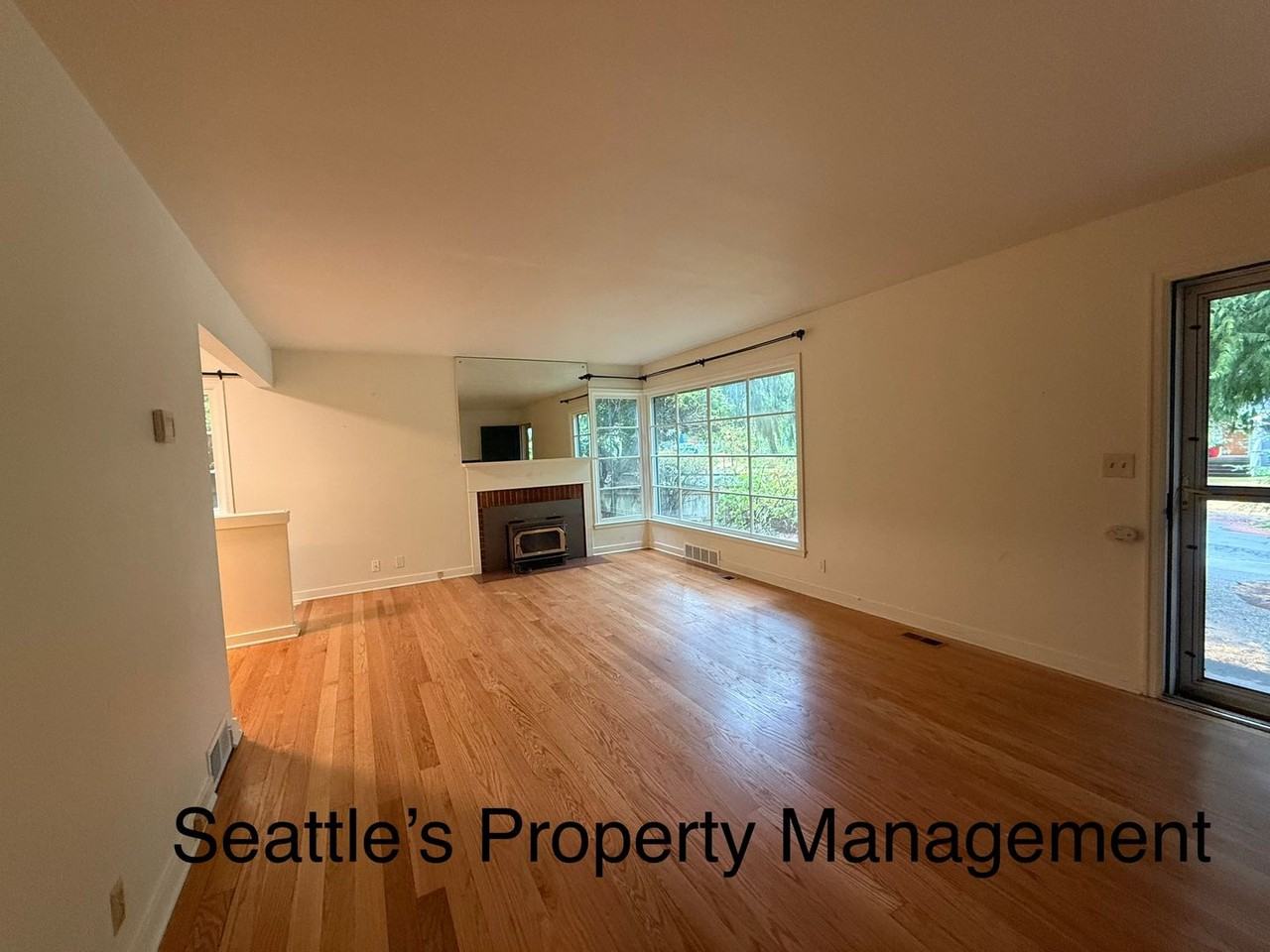 3123 Ne 85th St - Photo 3 of 22