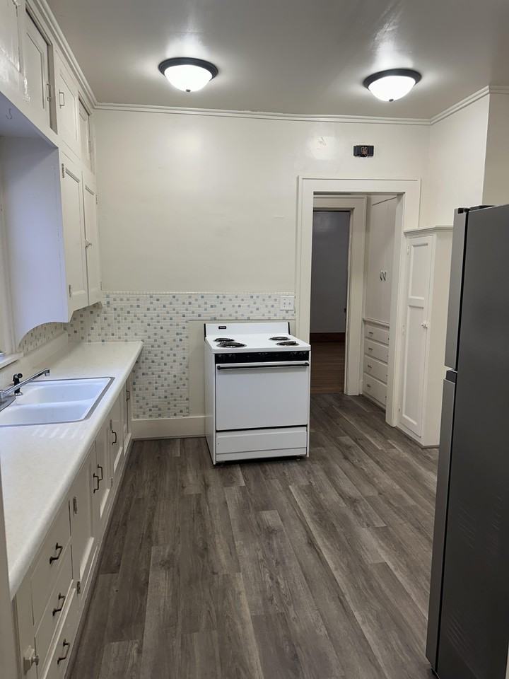 1007 E Corning - Photo 3 of 7