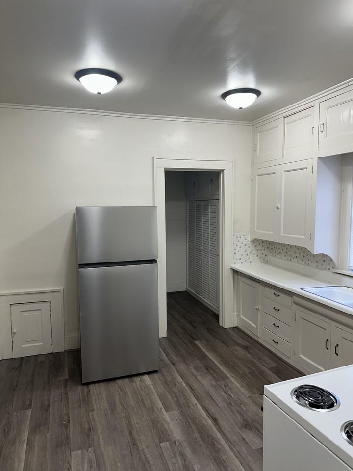 1007 E Corning - Photo 5 of 7