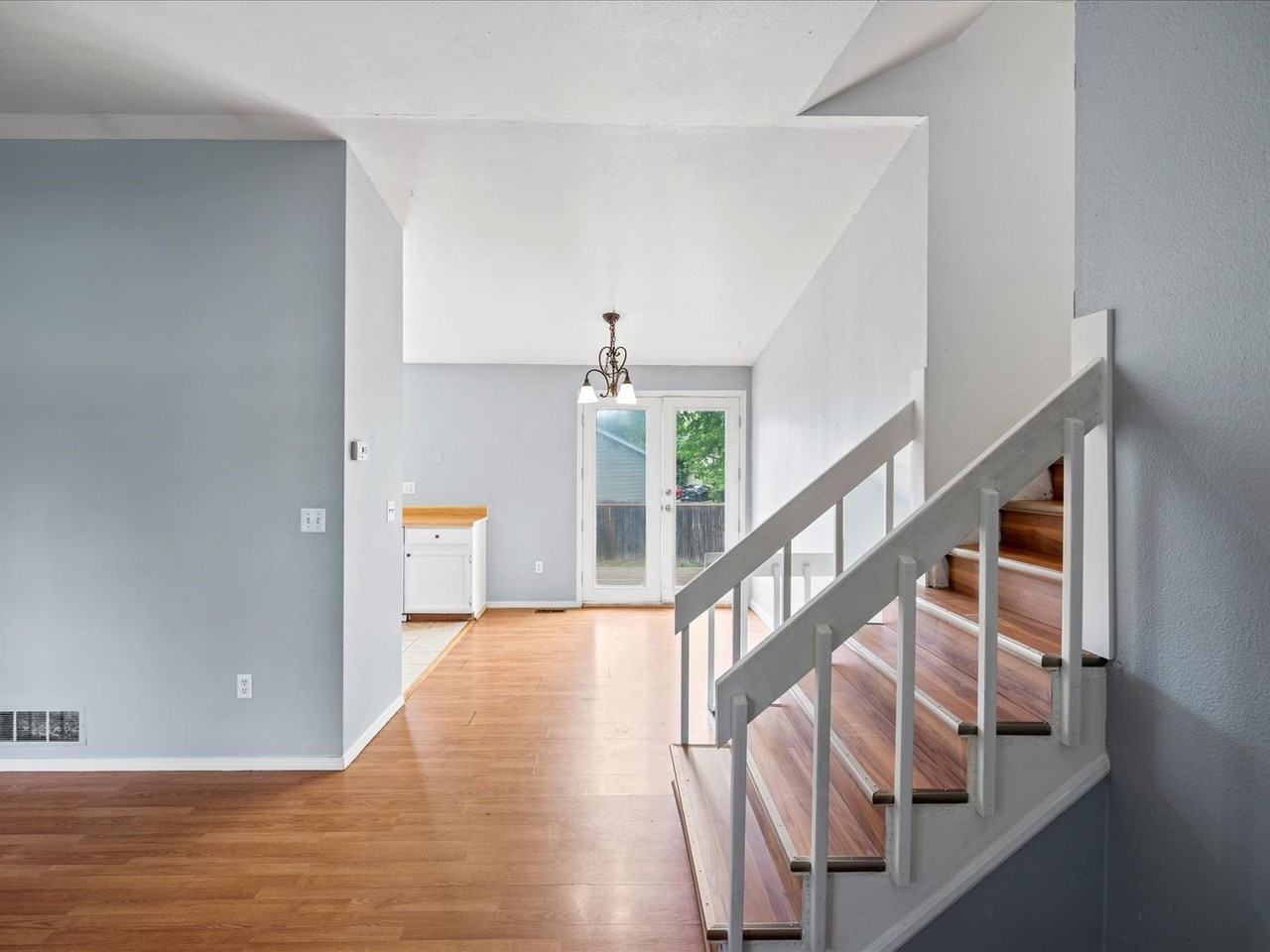 298 S Hoover Ave - Photo 3 of 34