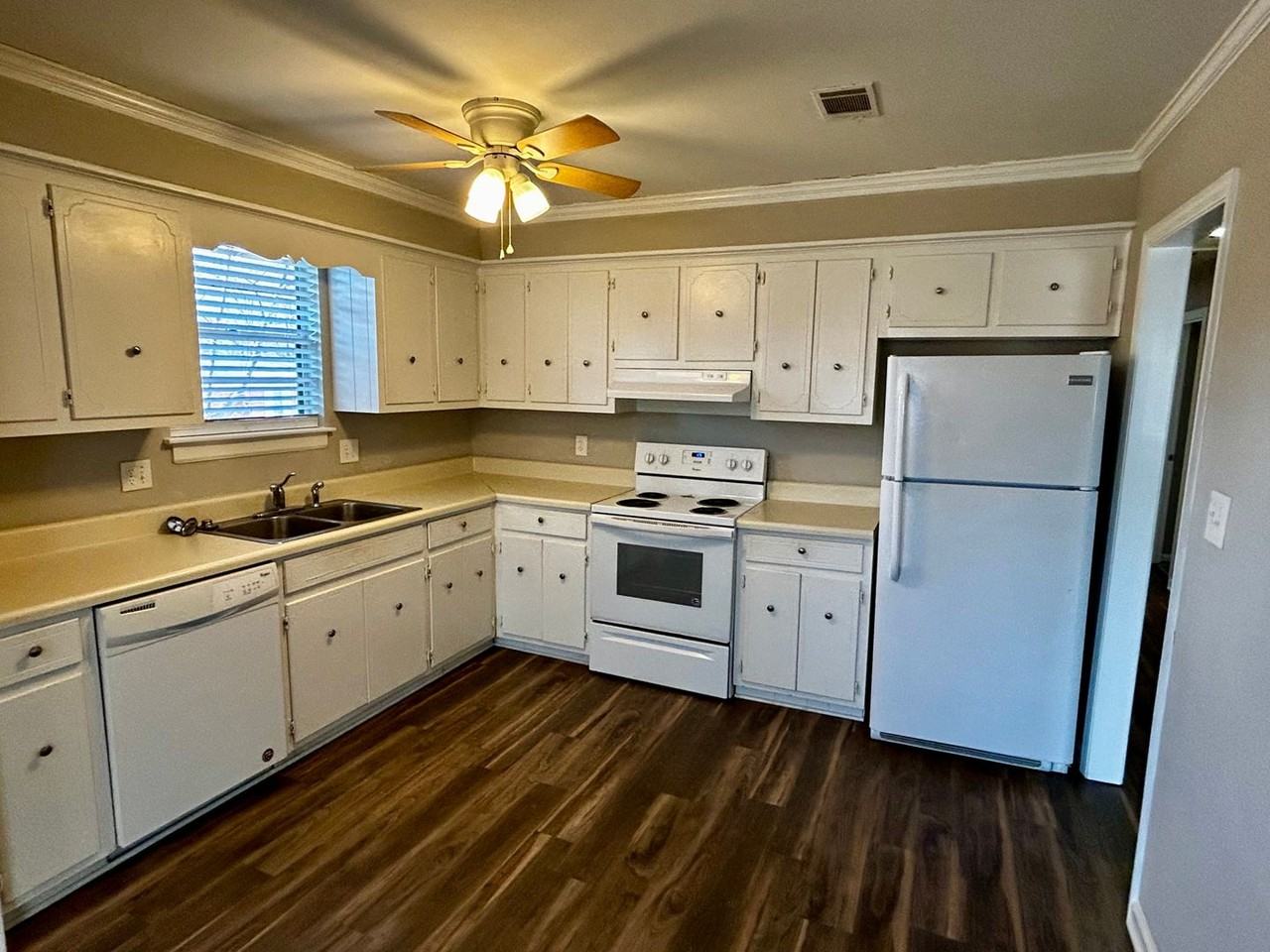 235 Cavalier Dr - Photo 4 of 15