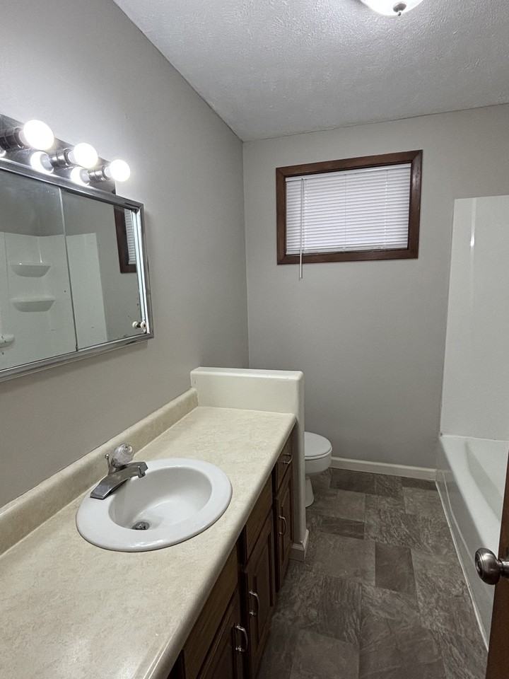 243 N 1st - Photo 3 of 7