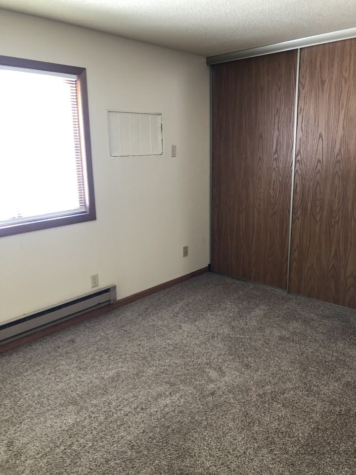 613 Park Avenue - Photo 4 of 11