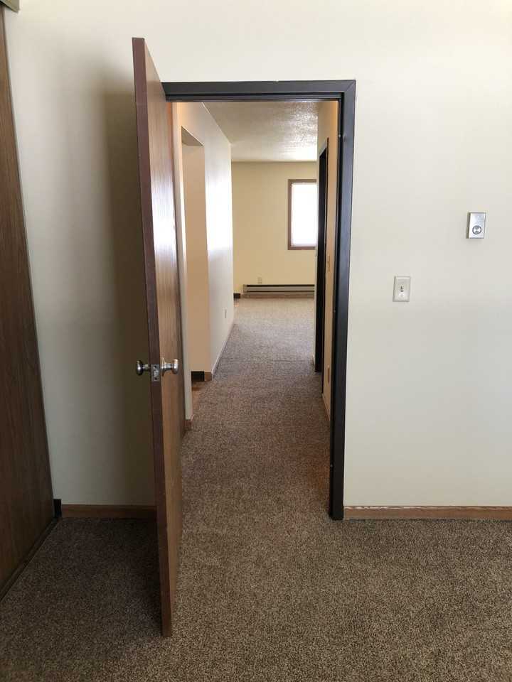 613 Park Avenue - Photo 6 of 11