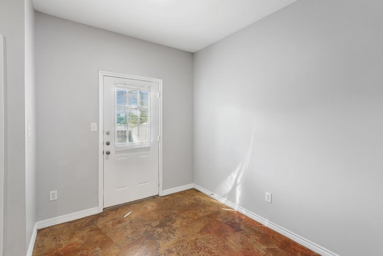 6410 Summit Oak - Photo 5 of 18