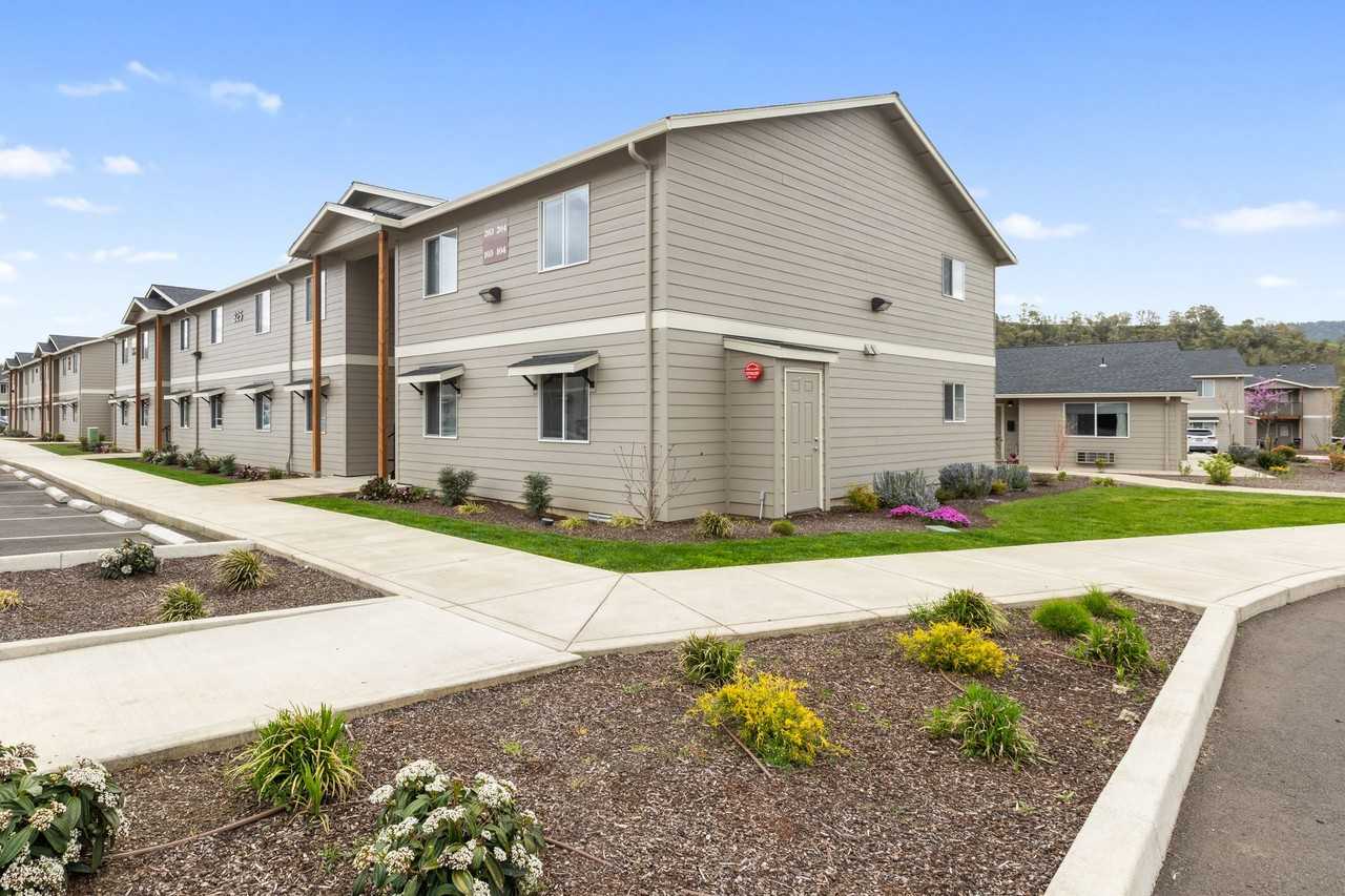 Where the City Meets the Wilderness: Your Roseburg Apartment Oasis - Photo 2 of 45