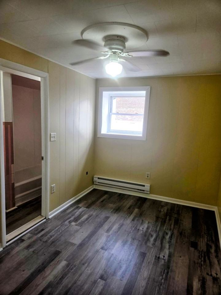 701 N Front St - Photo 3 of 9