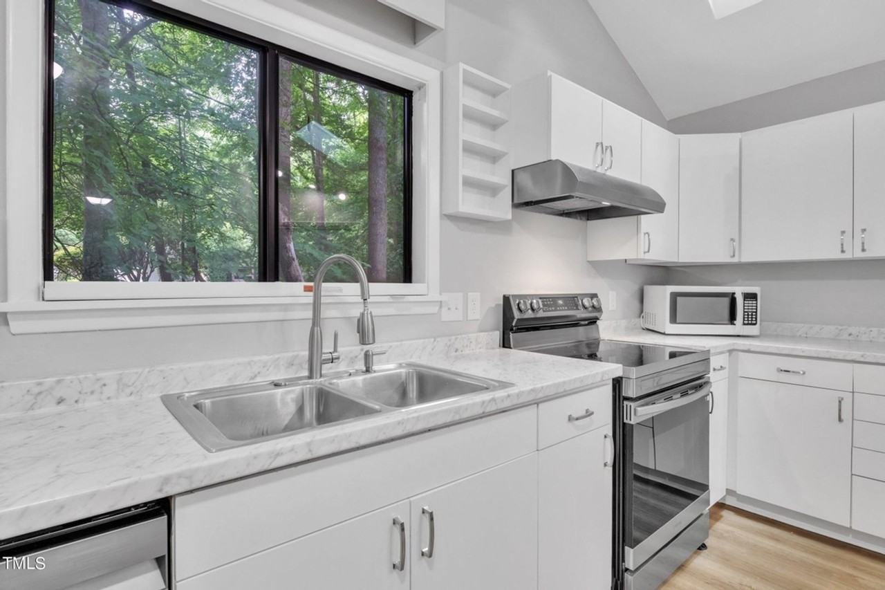 213 Deepwood Rd - Photo 7 of 41