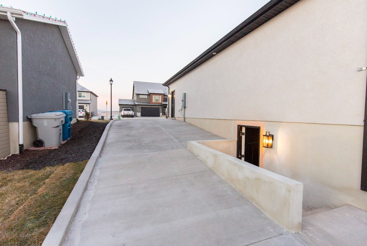 1062 N Highpass Dr - Photo 2 of 11