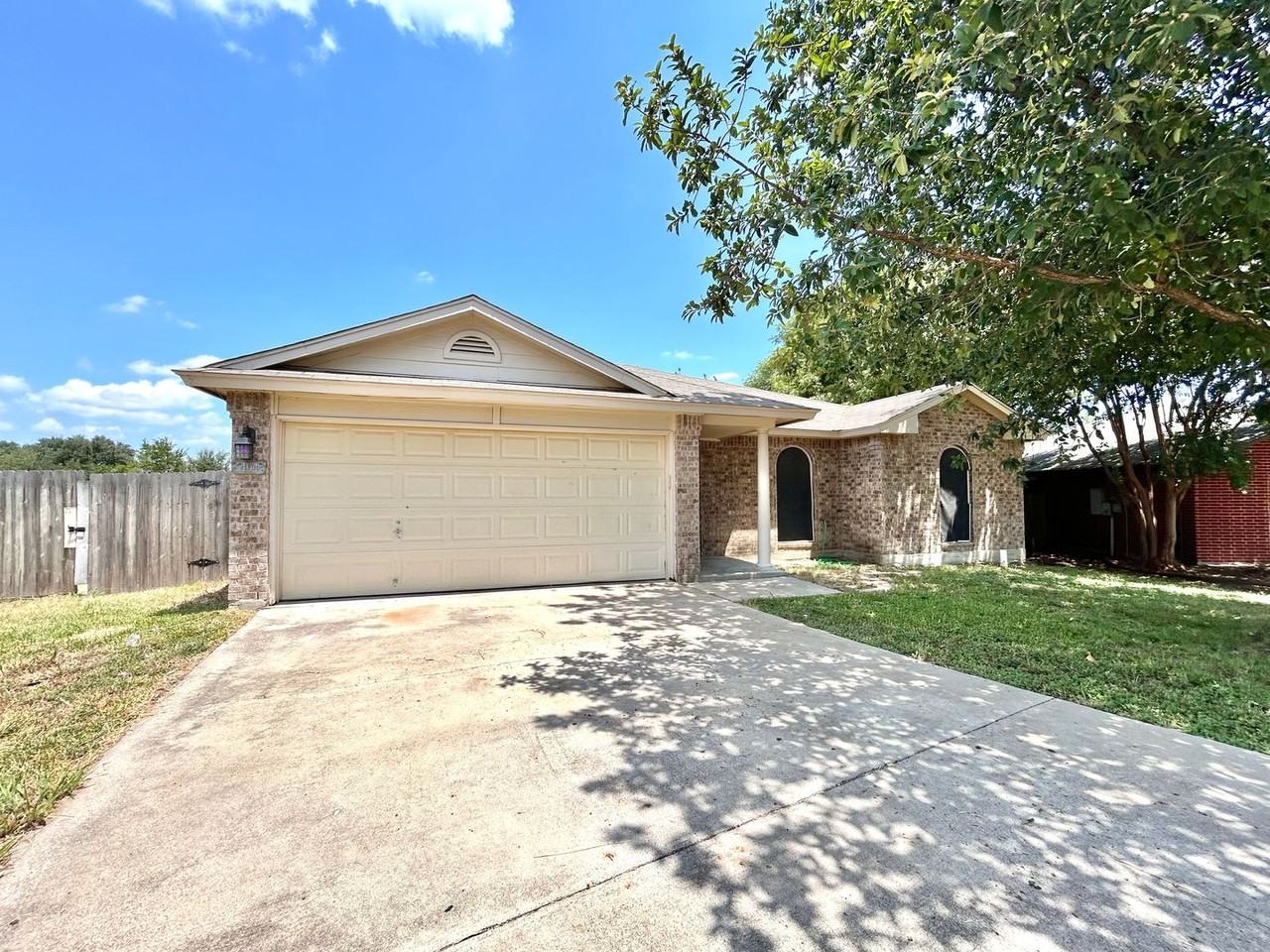 404 Mesquite Cir - Photo 2 of 29