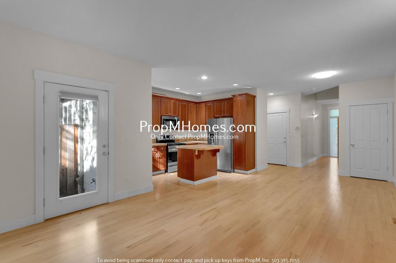 9595 Southwest 153rd Avenue - Photo 5 of 23