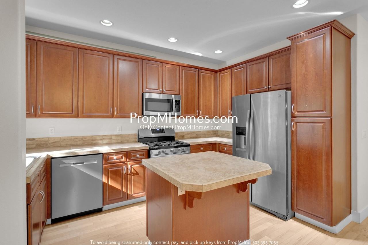 9595 Southwest 153rd Avenue - Photo 6 of 23