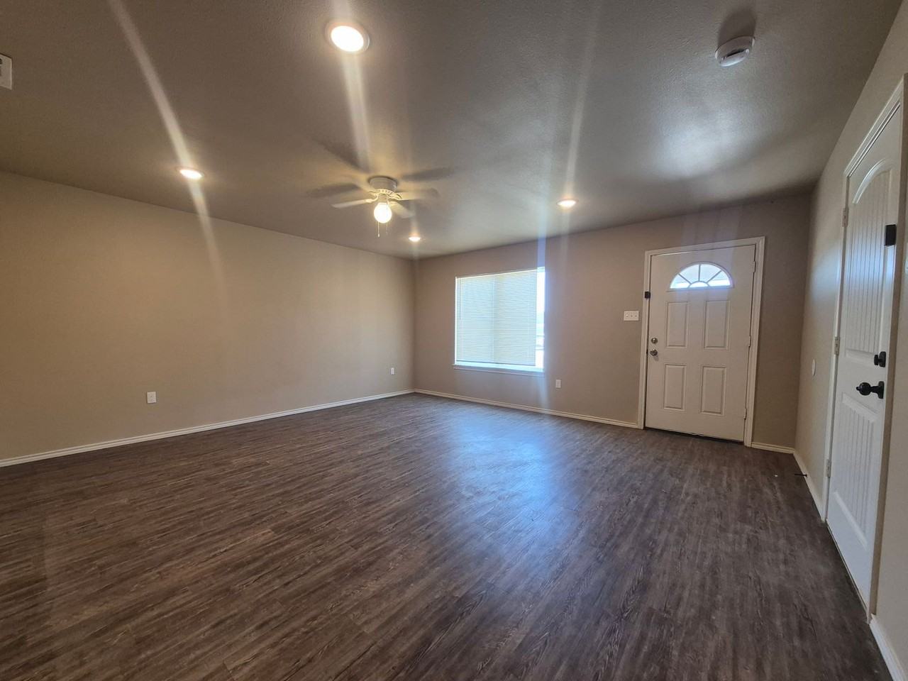 2408 N Avenue O - Photo 2 of 18