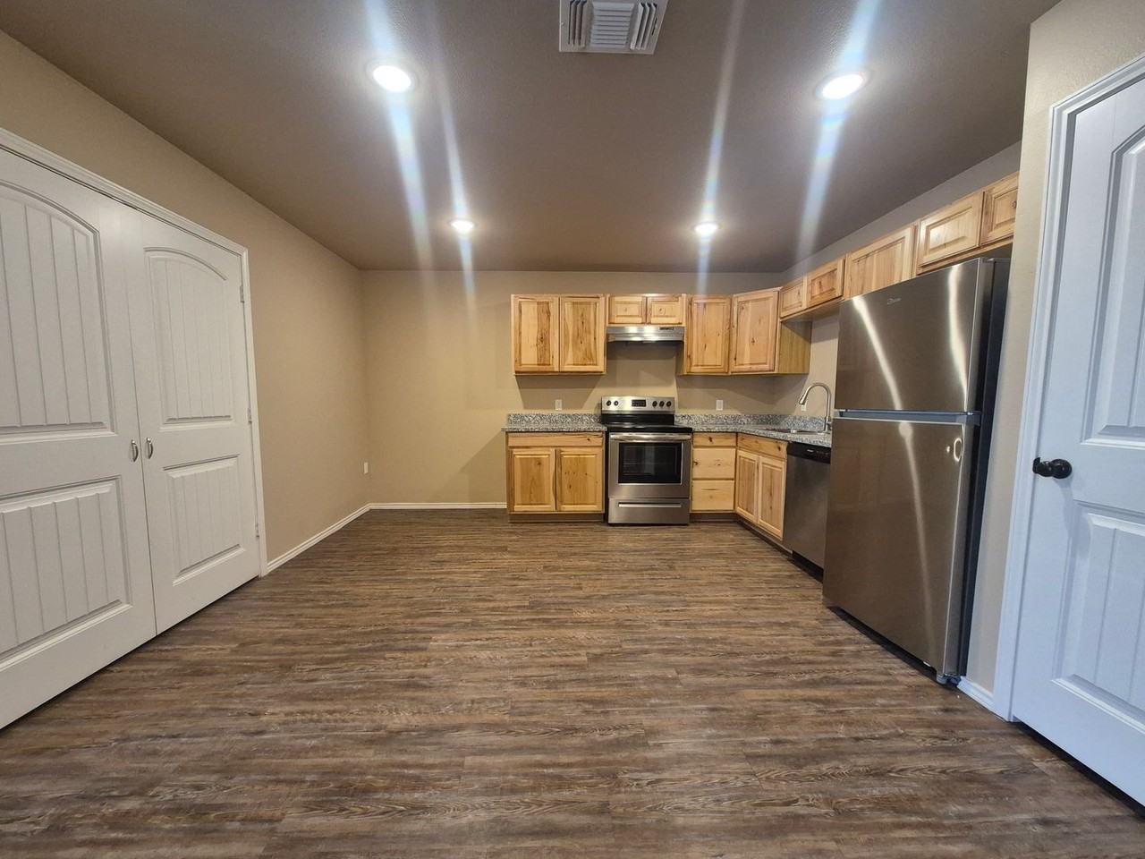 2408 N Avenue O - Photo 4 of 18