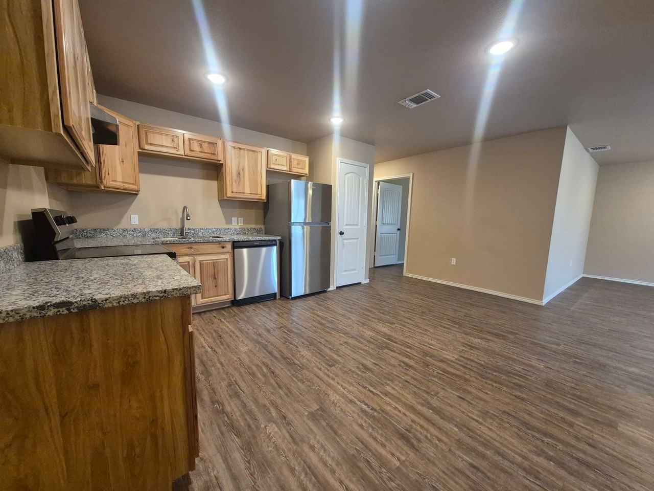 2408 N Avenue O - Photo 6 of 18