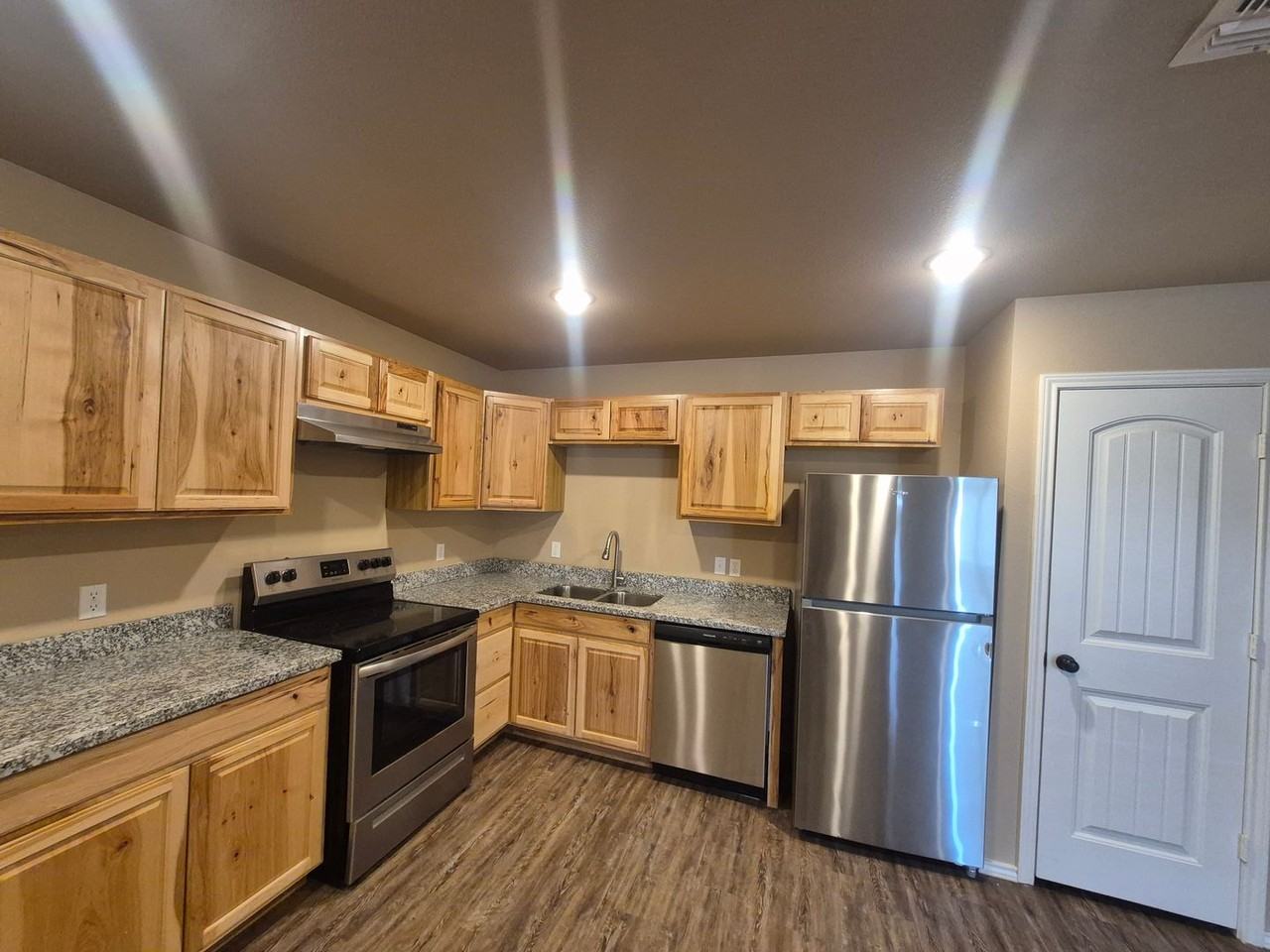 2408 N Avenue O - Photo 7 of 18