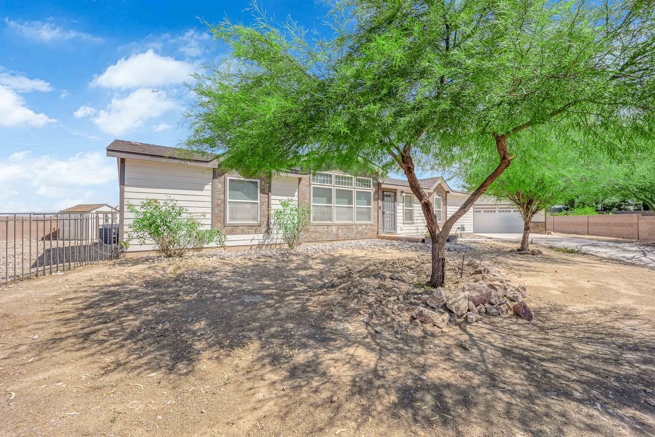 6425 W Quail Ave - Photo 2 of 38