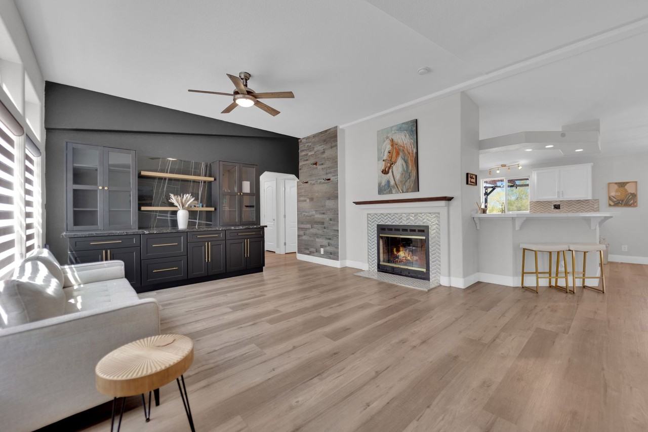 6425 W Quail Ave - Photo 3 of 38