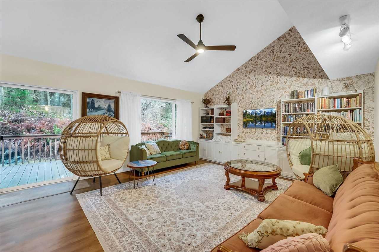 11807 Dogwood Pl - Photo 3 of 43