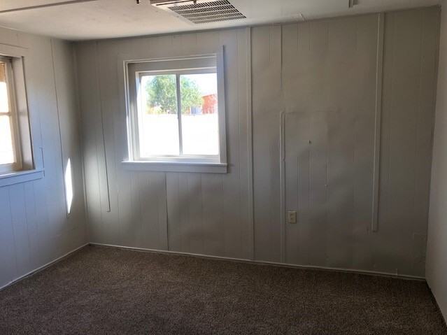 T: S Clark 3757 - Photo 3 of 12