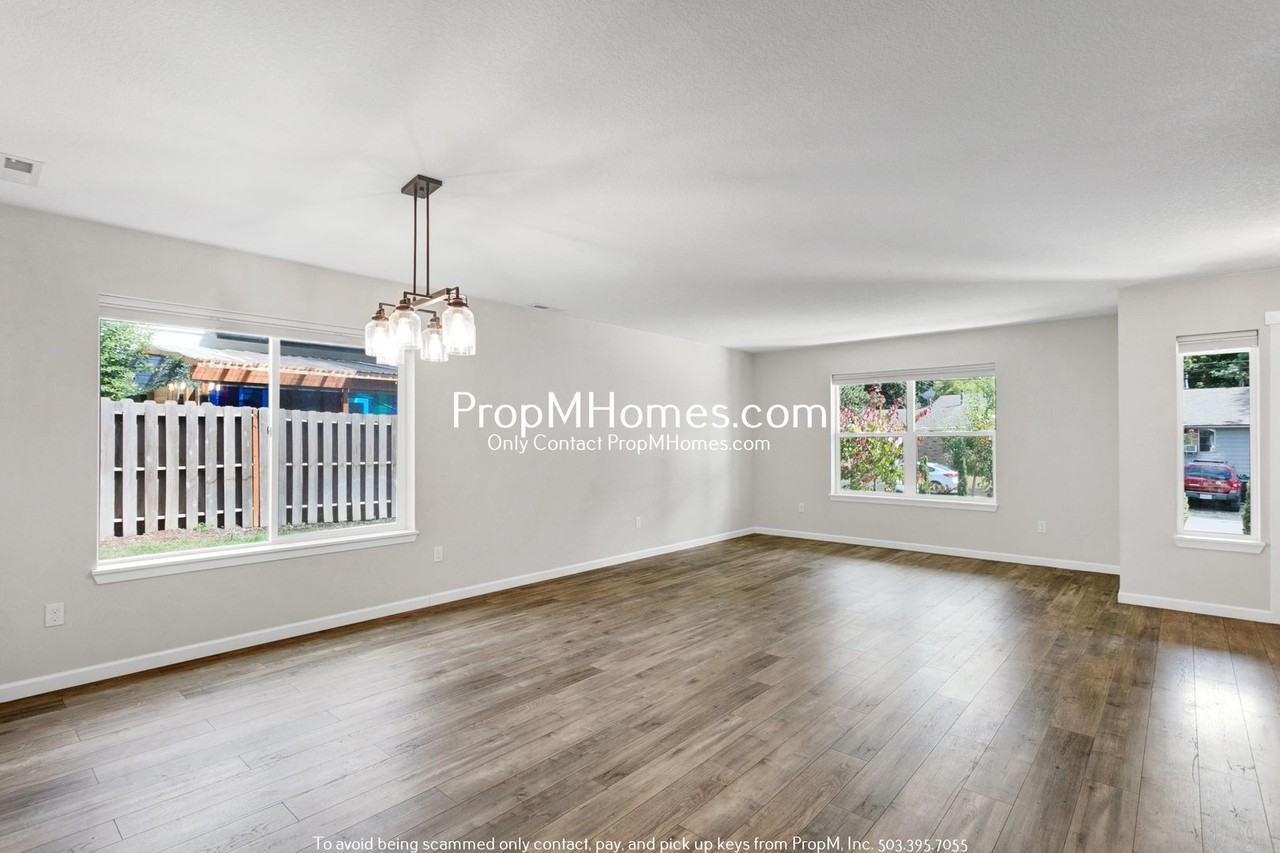 2867 Se Malcolm St - Photo 3 of 28