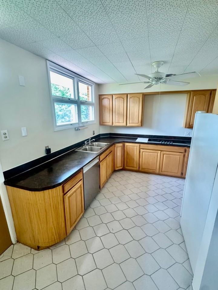 3520 Holland St - Photo 3 of 16