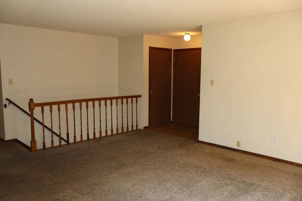 2406 Kodiak Rd - Photo 3 of 21