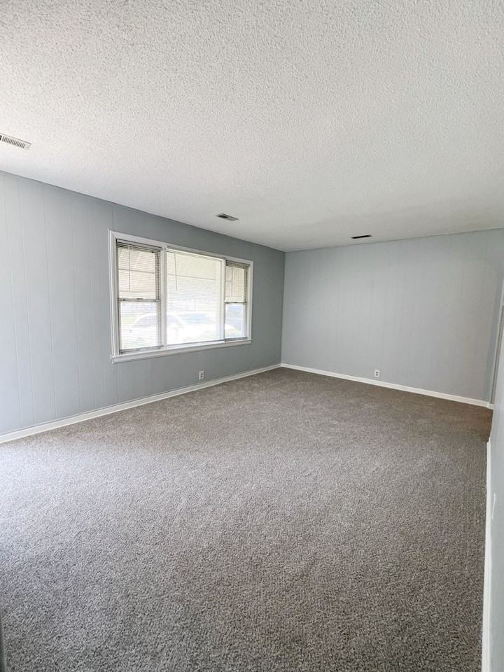502 N Woodland St - Photo 2 of 14