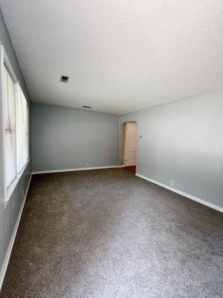 502 N Woodland St - Photo 3 of 14