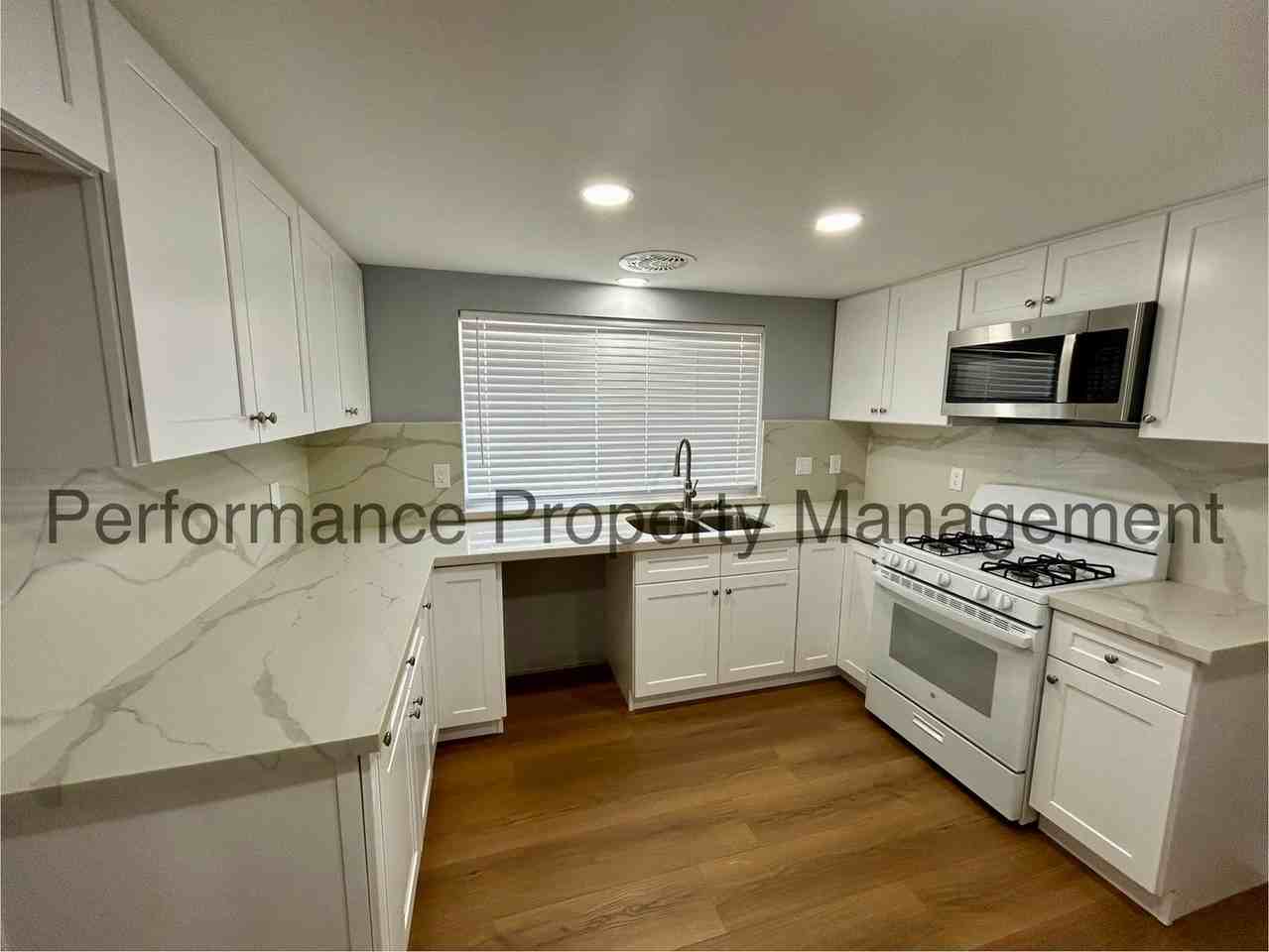 7508 Stockdale Highway - Photo 3 of 19