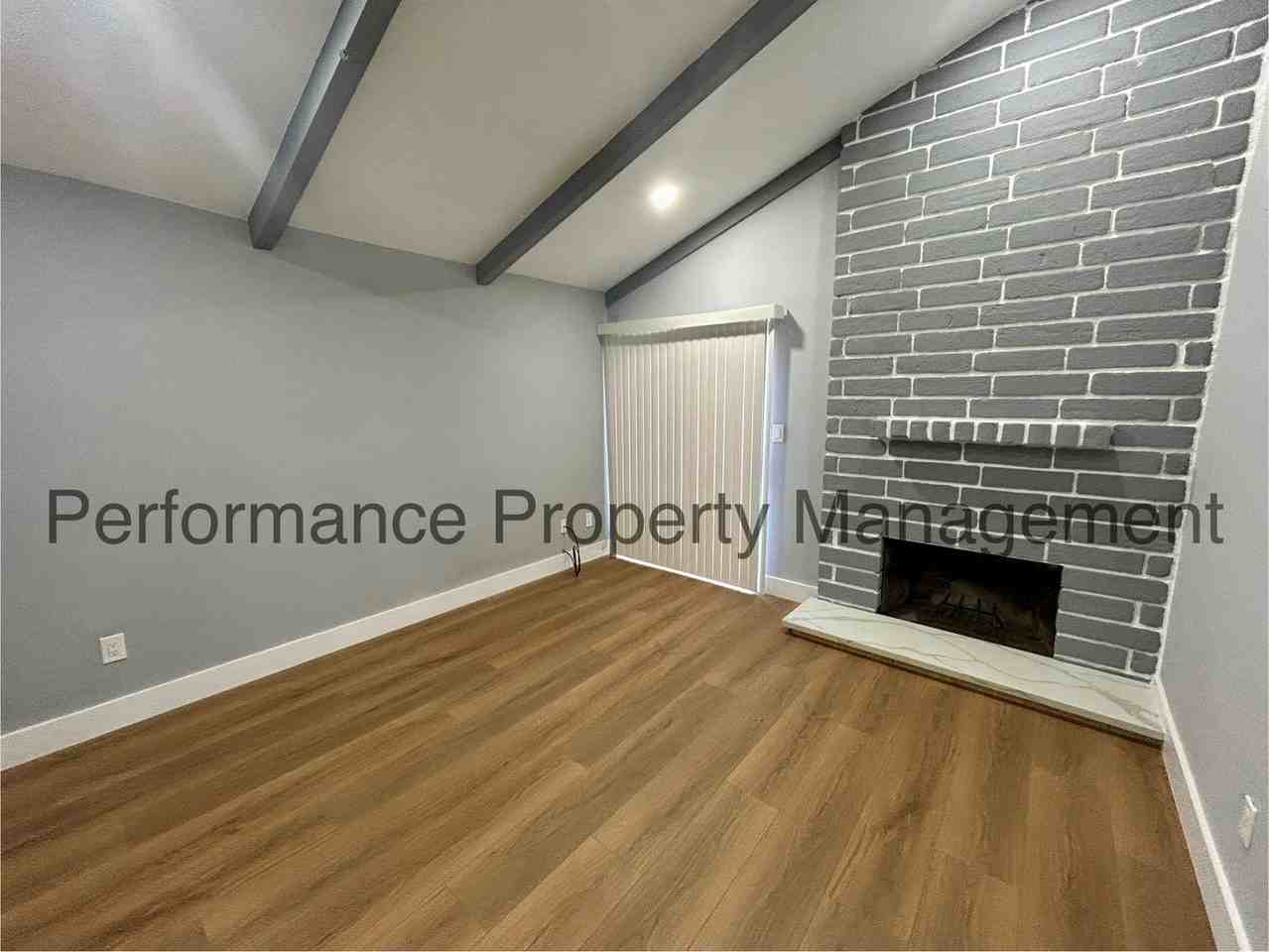 7508 Stockdale Highway - Photo 4 of 19