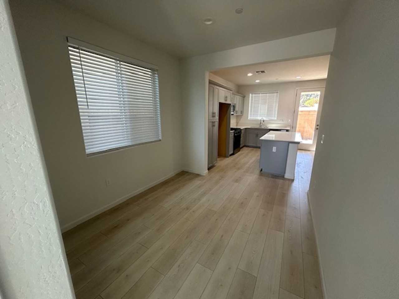 1343 W Payson Ave - Photo 4 of 38