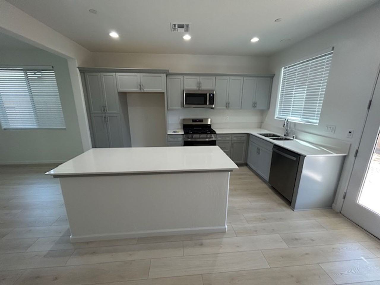 1343 W Payson Ave - Photo 6 of 38