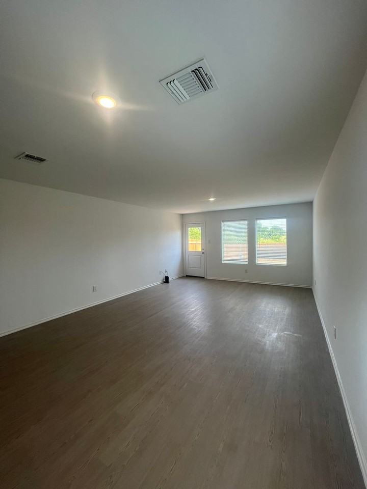 14810 Razorbill Dr - Photo 4 of 37