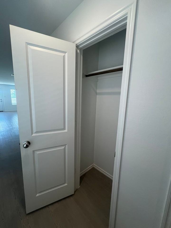 14810 Razorbill Dr - Photo 5 of 37