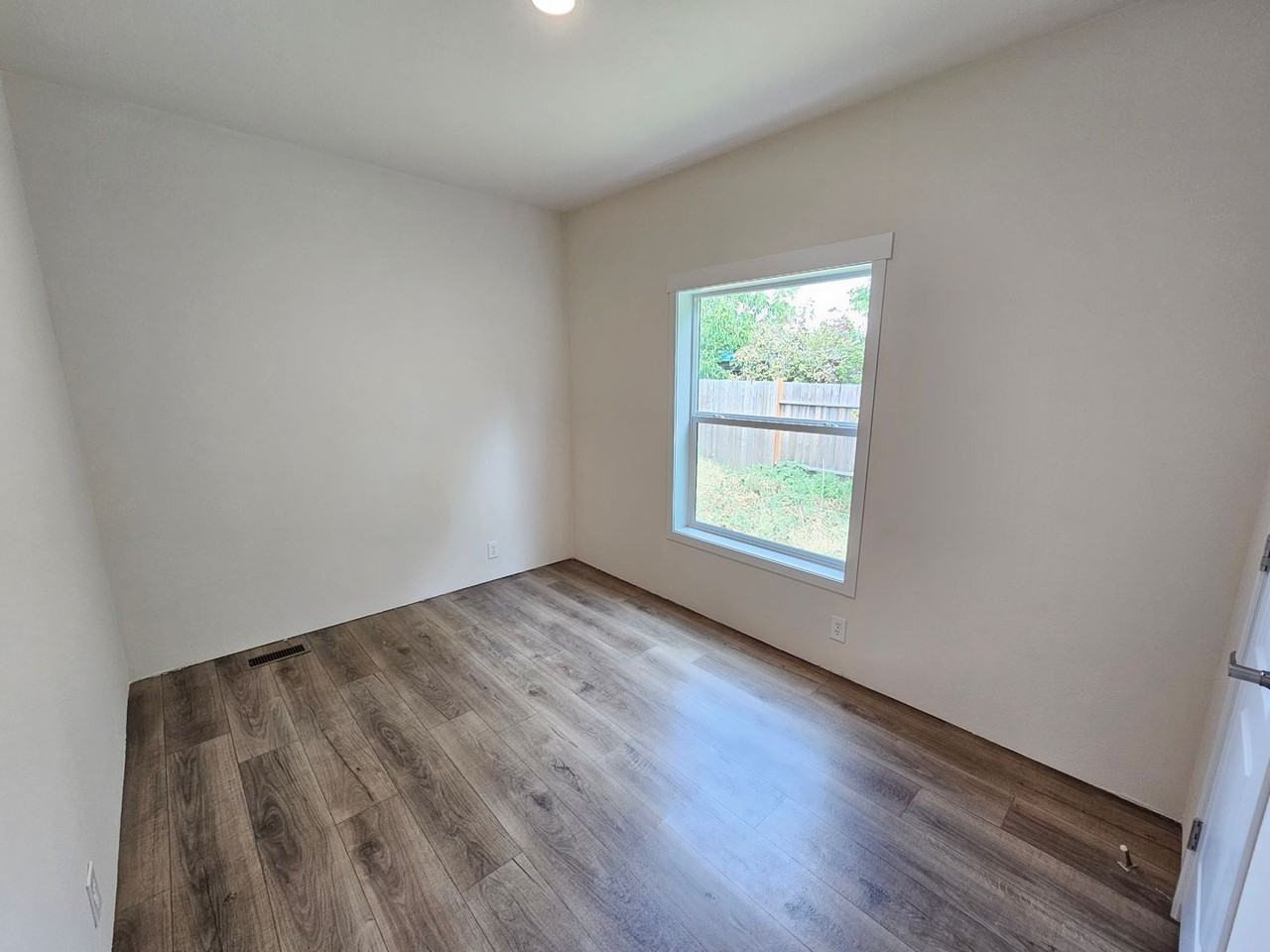 2404 Empire Dr - Photo 6 of 16