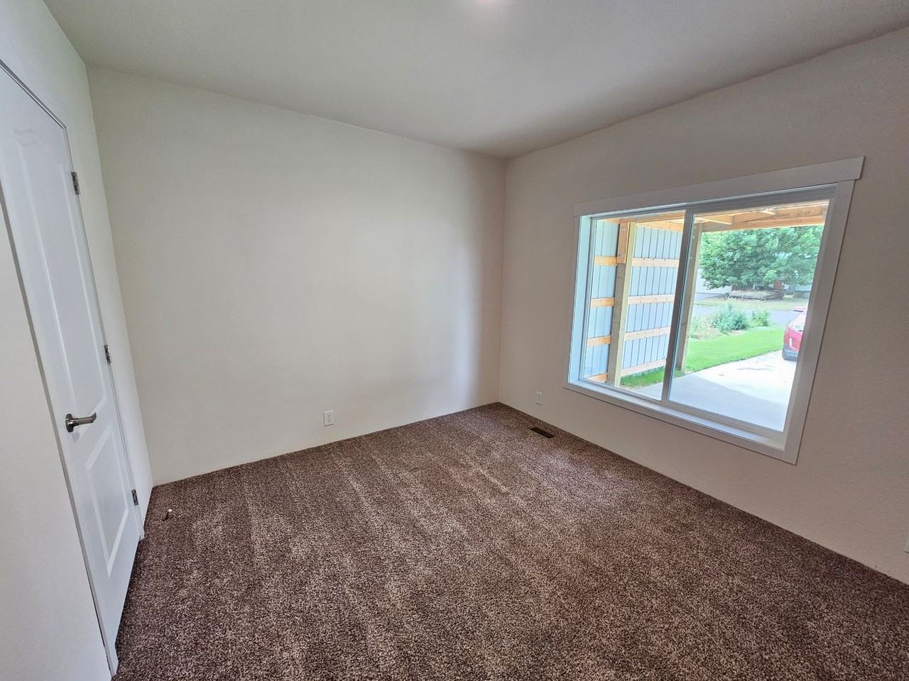 2404 Empire Dr - Photo 7 of 16