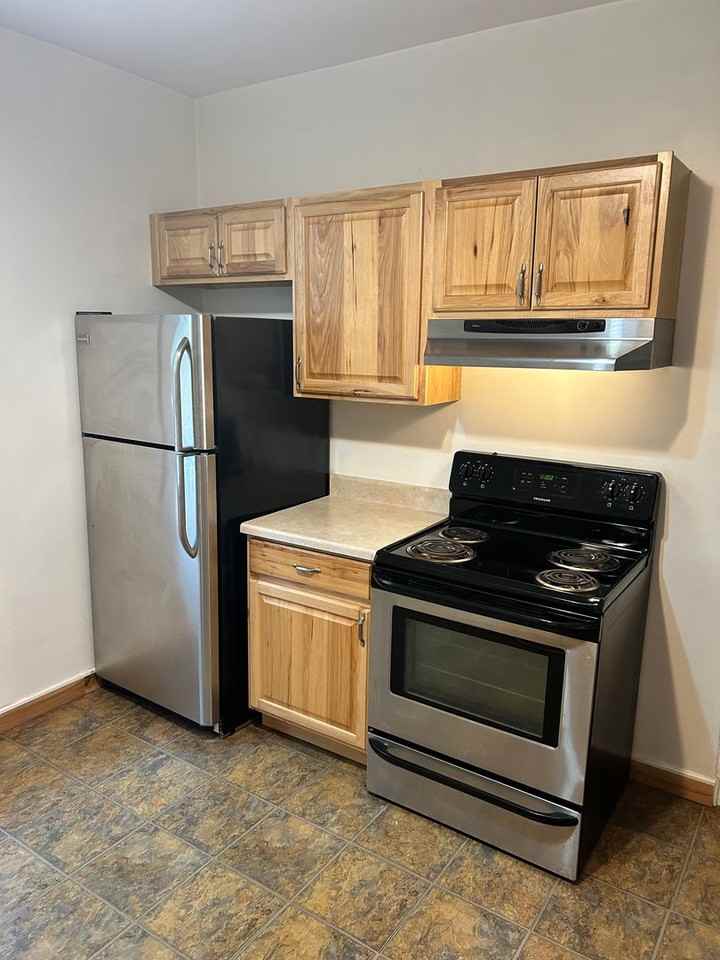 530 N 16th Ave E - Photo 3 of 27